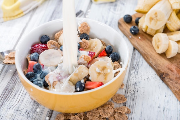 Cornflakes with fresh Fruits and Milk