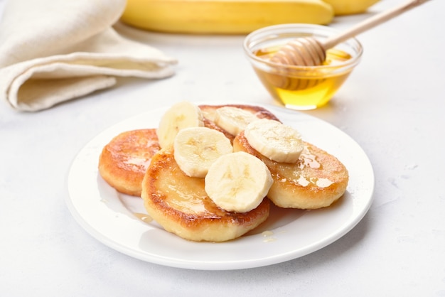 Cottage cheese pancakes with banana slices