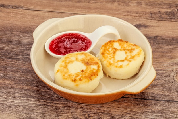 Cottage cheese pancakes with strawberry jam