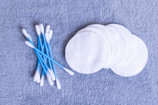 Photo cotton swabs and cotton pads on gray background