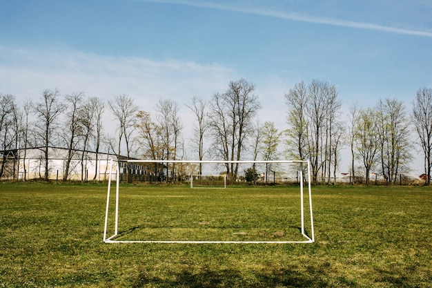 Photo country soccer football gate on empty green field