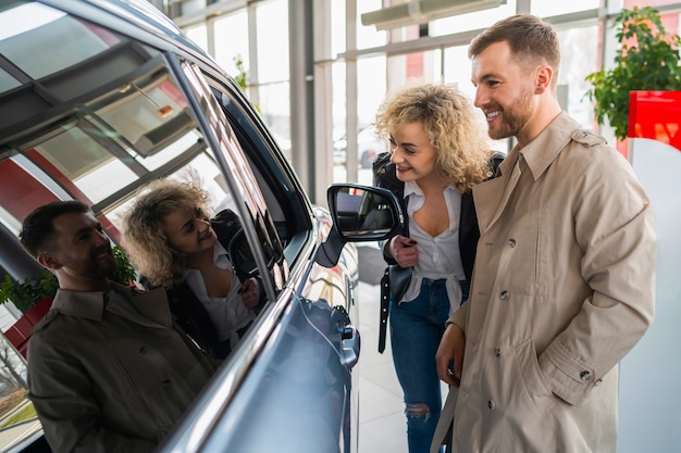 Couple chooses car