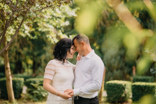 A couple embraces in the gardens of the royal botanic gardens.