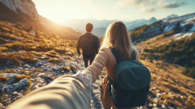 Photo couple hiking on a mountain trail during sunset enjoying a scenic view and each other39s company