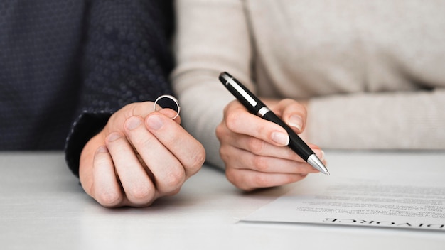 Couple signing divorce contract