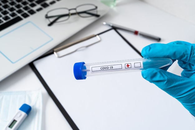 Covid-19 rapid test with saliva sample in the laboratory