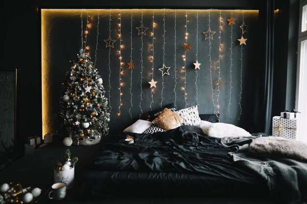 Photo cozy bedroom decorated for christmas home interior relaxing place