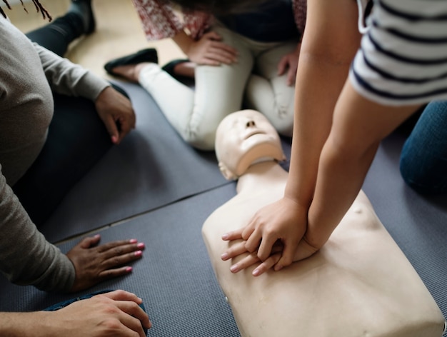 Photo cpr first aid training class