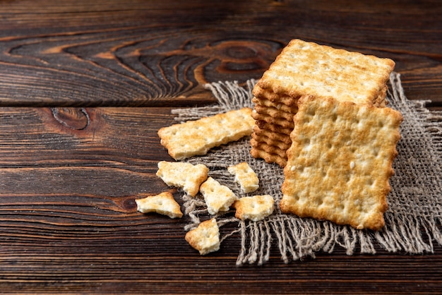 Cracker cookies with sesame