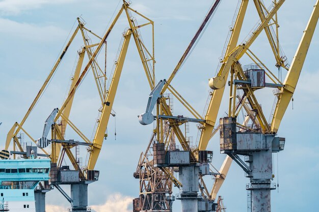 Photo cranes at construction site