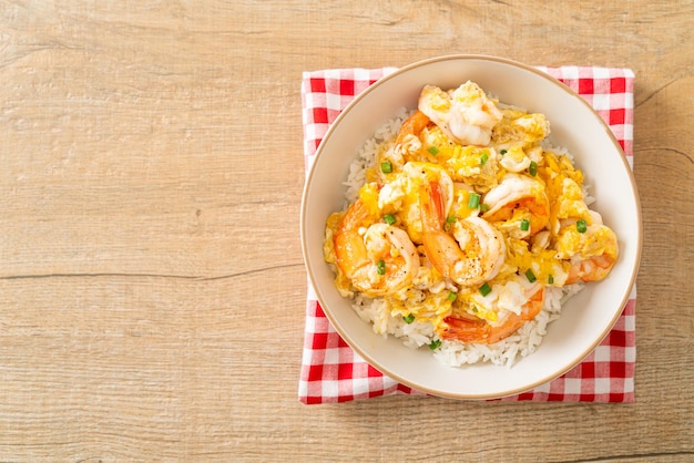 Creamy omelet with shrimps rice bowl