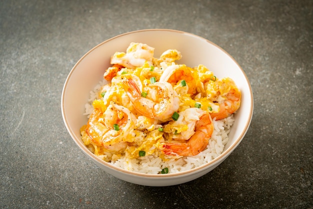 Creamy omelet with shrimps rice bowl