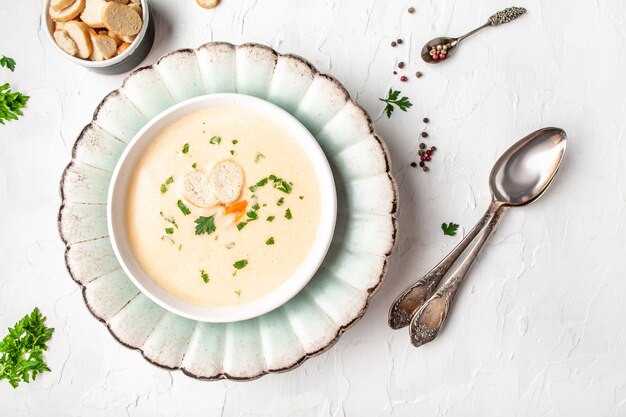 Photo creamy vegetarian soup in a bowl