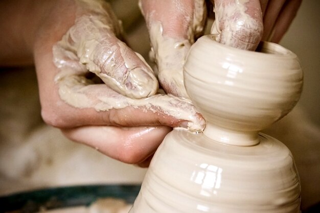 Photo create a clay vessel