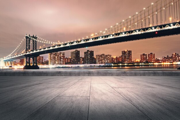 Photo creative night city backdrop with empty concrete ground