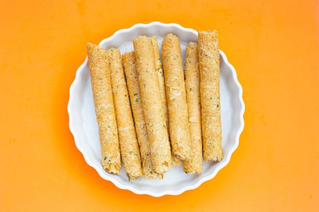 Crispy egg rolls with seaweed