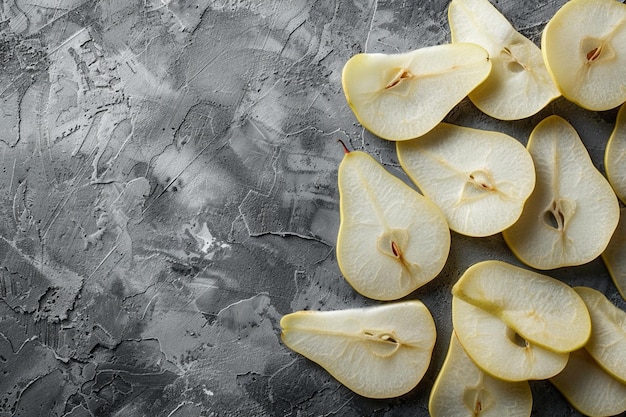 Photo crispy pear fruit chips on a gray table