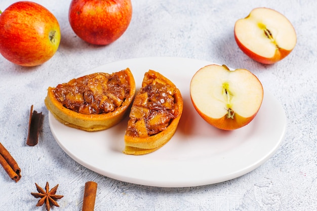 Crispy tartlet with apple pie filling.