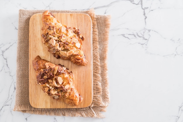 croissant with almonds