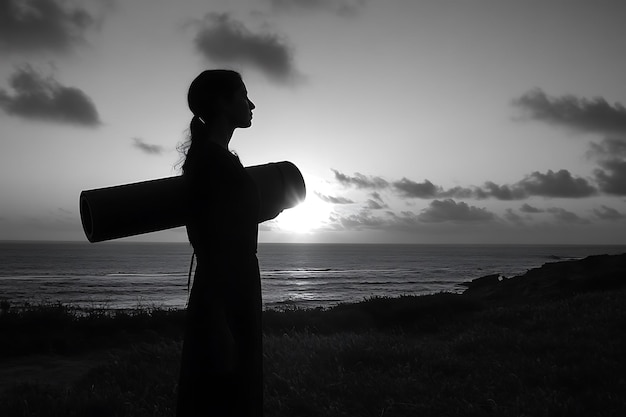 Photo crop woman with yoga mat