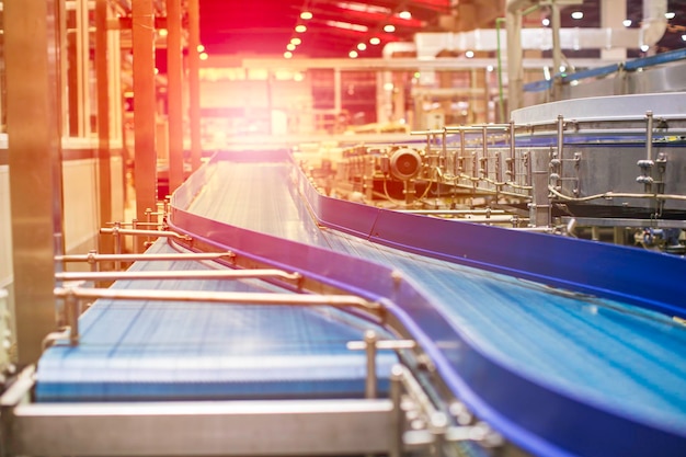 Crossing of the roller and conveyor