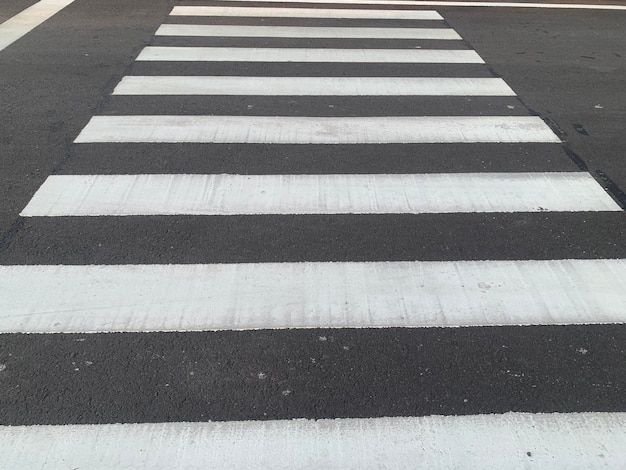 Photo a crosswalk zebra cross