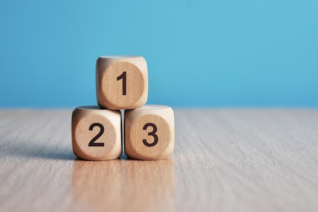 Cubes with numbers from one to three, prioritization on a blue background