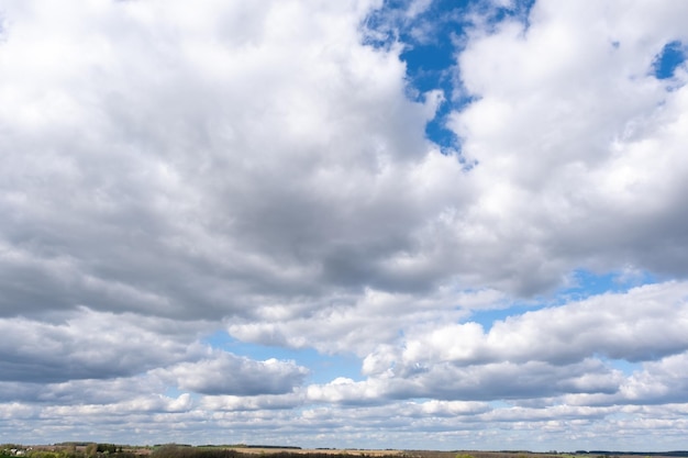 Photo cumulus clouds on blue sky