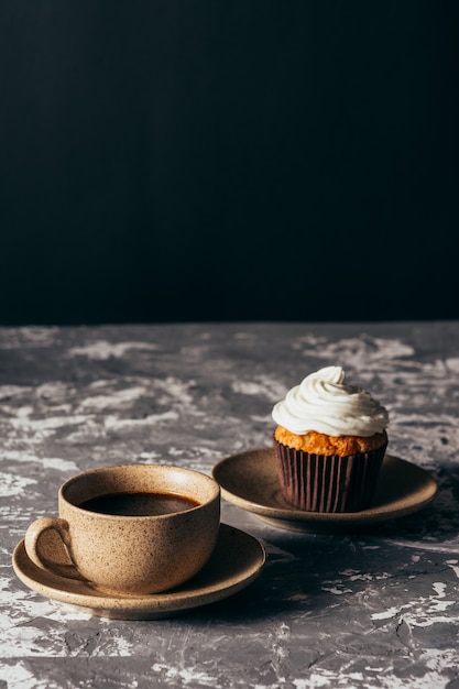 Cupcakes with cups of coffee.