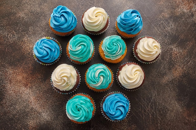 Cupcakes with turquoise and white buttercream frosting