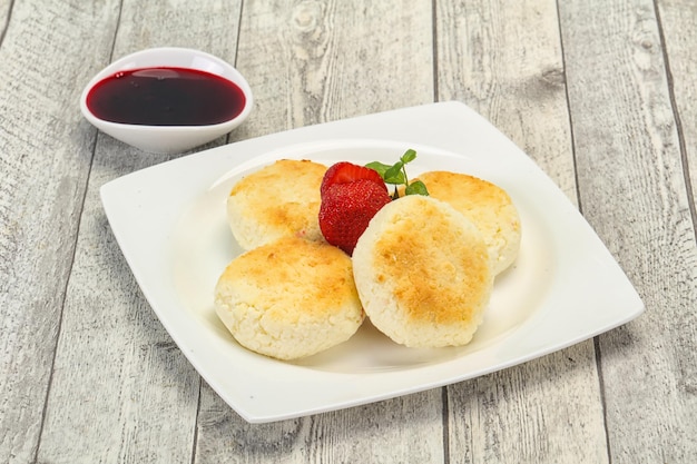 Curd pancakes with jam and stravberry