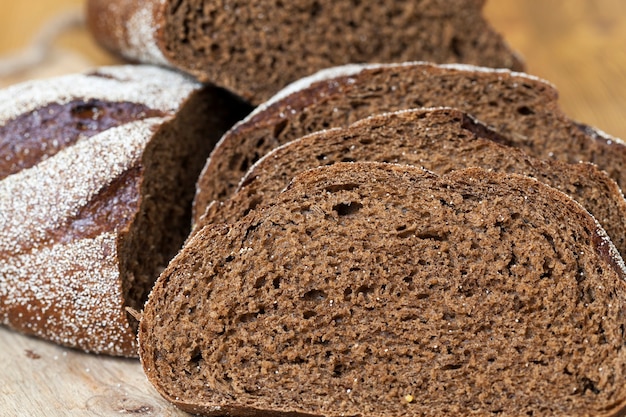 Cut into pieces of black rye bread in a meal serving meal