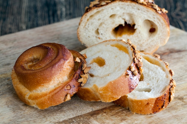 Cut into several pieces Wheat bun