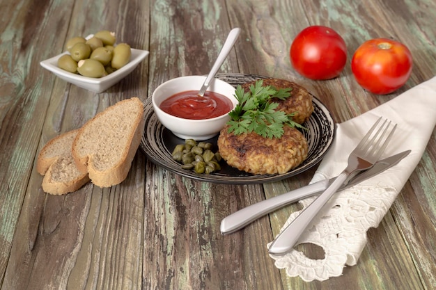 Cutlets with rice and minced meat