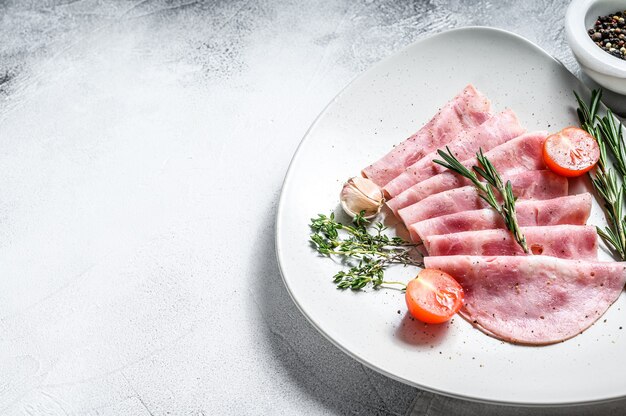 Photo cutted pork ham sausage. traditional german boiled ham. gray background. top view.  copy space.