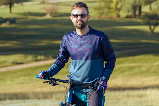 Cyclist in shorts and jersey on a modern carbon hardtail bike with an air suspension fork