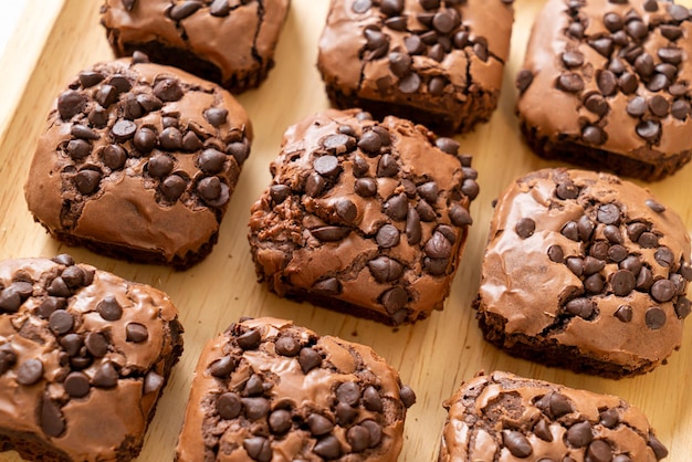 Dark chocolate brownies topped by chocolate chips