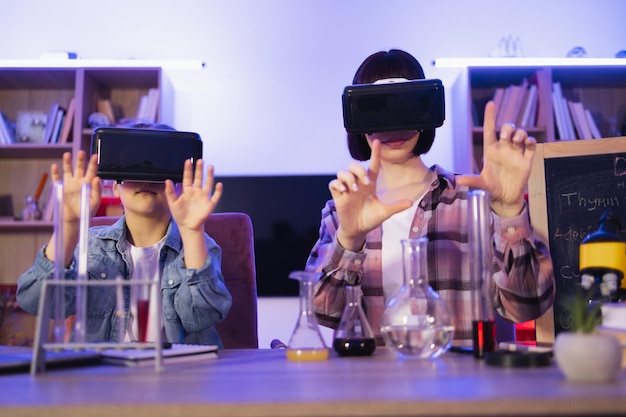 Daughter play with mom make funny experiment using vr glasses