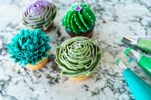 Photo decorating cupcakes with cactusshaped buttercream frosting