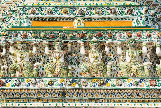 Decorative elements on facade of Wat Arun