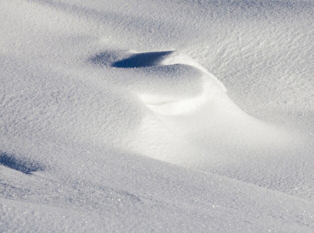 A deep beautiful snowdrift of pure white snow. photo close-up in the winter season in frosty morning