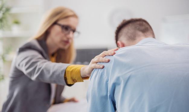 Defocused blond woman psychologist helps stressed