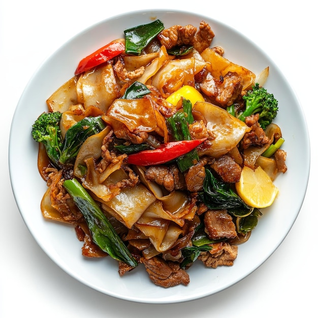 Photo a delicious and flavorful stirfry of flat noodles beef broccoli red peppers and a touch of