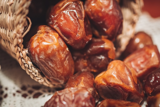 Photo delicious fresh and sweet sukkari dates