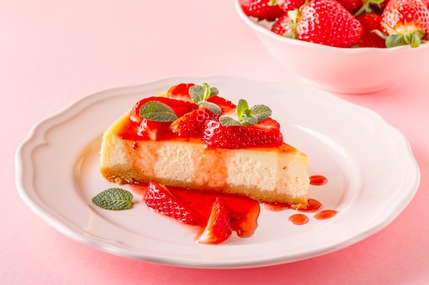 Delicious homemade cheesecake with strawberries