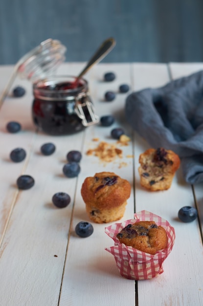 Photo delicious homemade mini muffins with blueberries