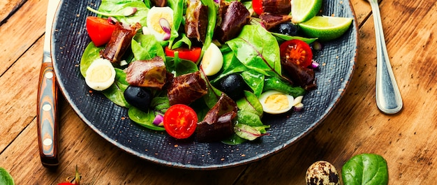 Delicious salad with vegetables, herbs and ham