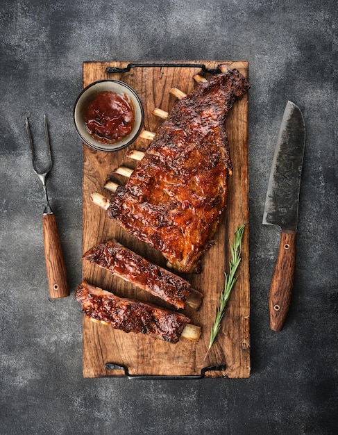 Photo delicious smoked pork ribs glazed in bbq sauce