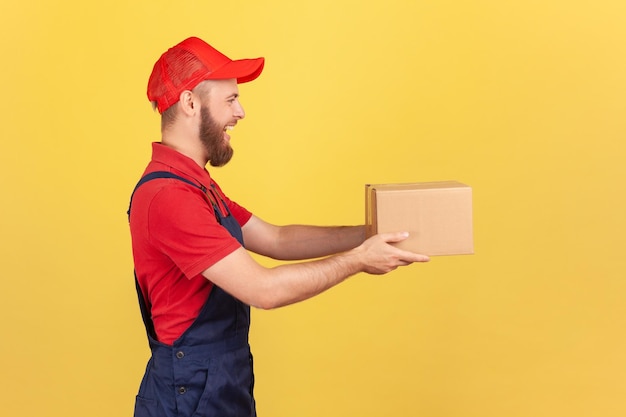 Deliveryman holding cardboard parcel delivering order doortodoor cargo transportation service