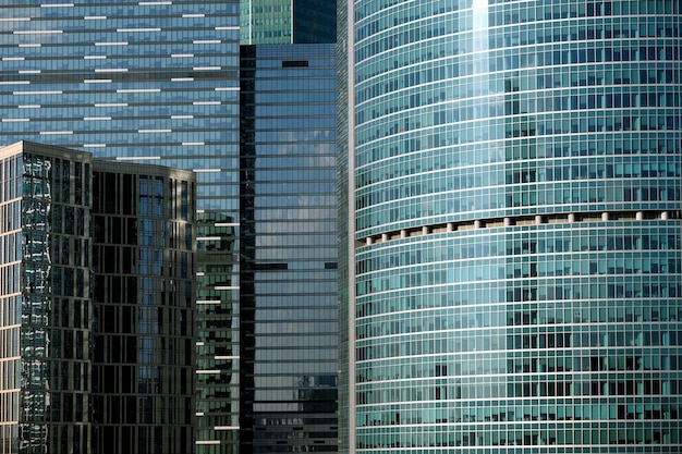 Photo dense standing skyscraper buildings of business area front view close up